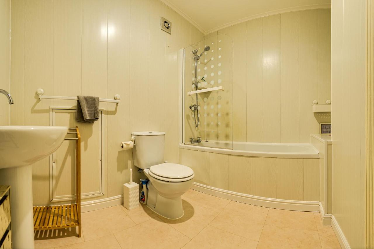 The Whitby Prospect, 2 Bed Apartment With Stunning Views, 2 Mins From Beach エクステリア 写真